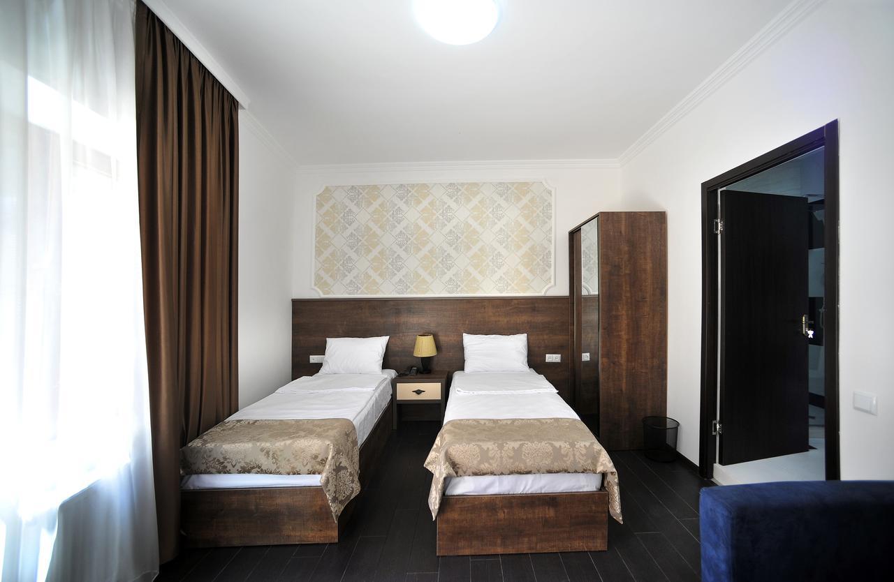 Rk City Hotel Tbilisi Buitenkant foto