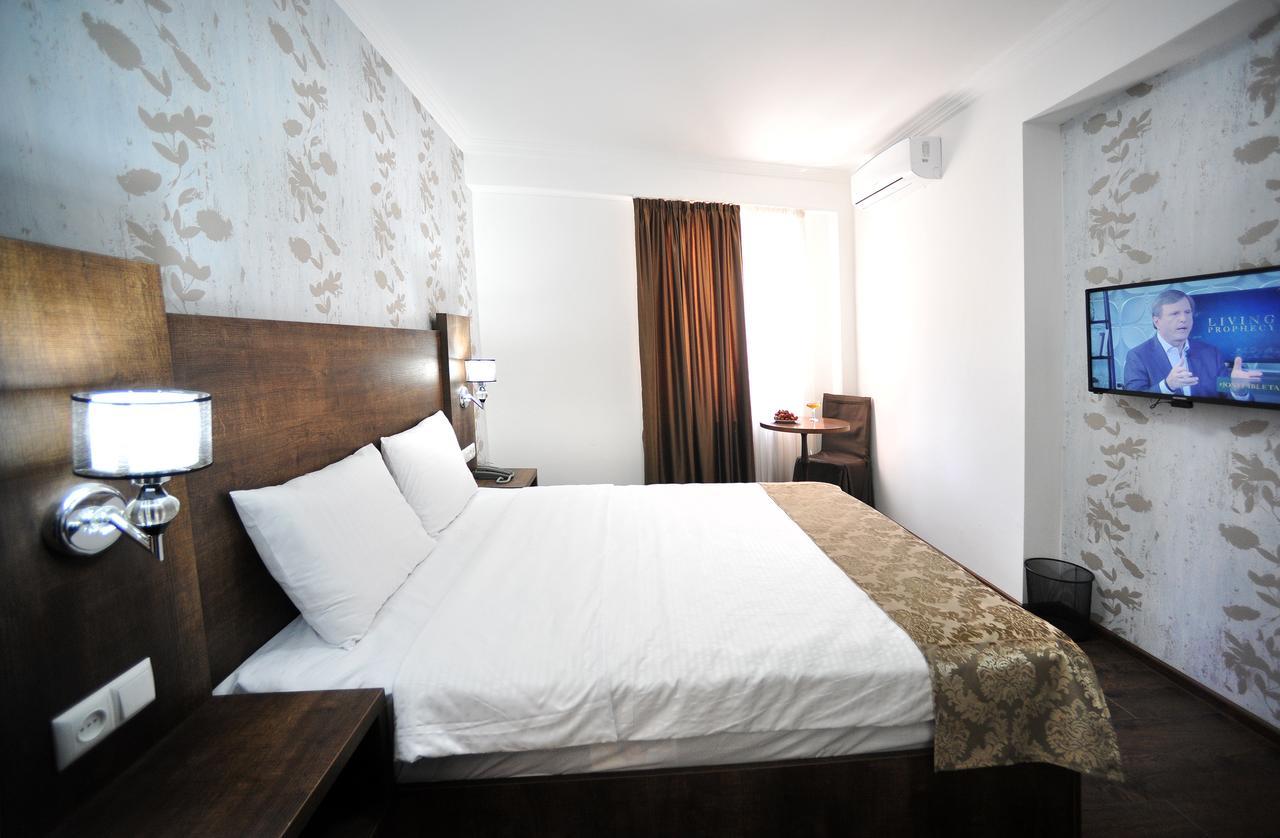 Rk City Hotel Tbilisi Buitenkant foto