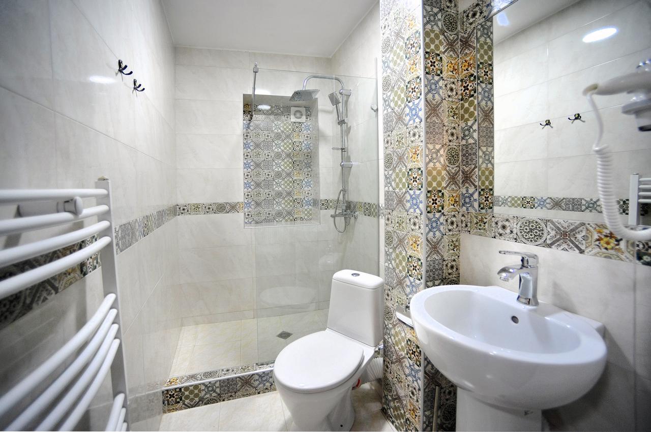 Rk City Hotel Tbilisi Buitenkant foto
