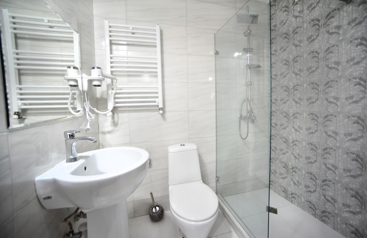 Rk City Hotel Tbilisi Buitenkant foto