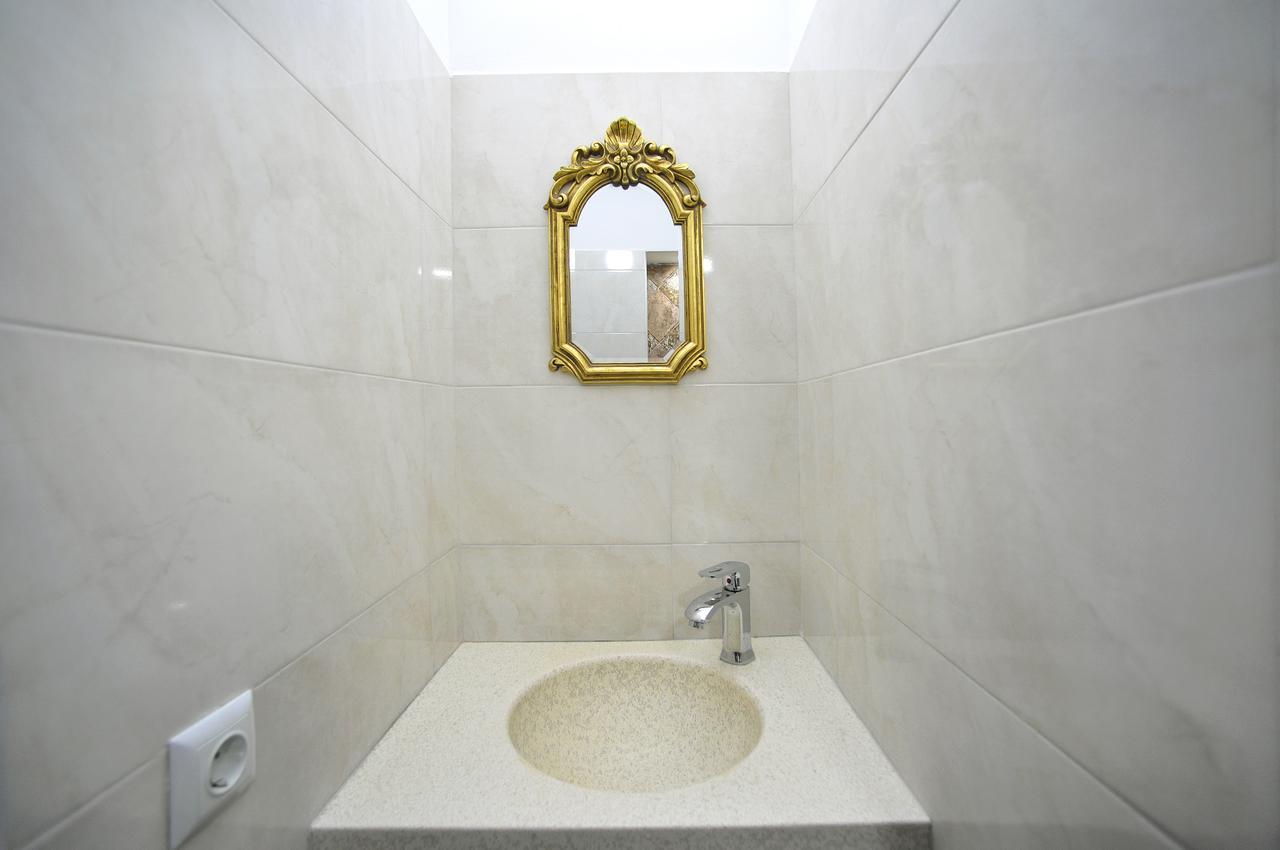 Rk City Hotel Tbilisi Buitenkant foto