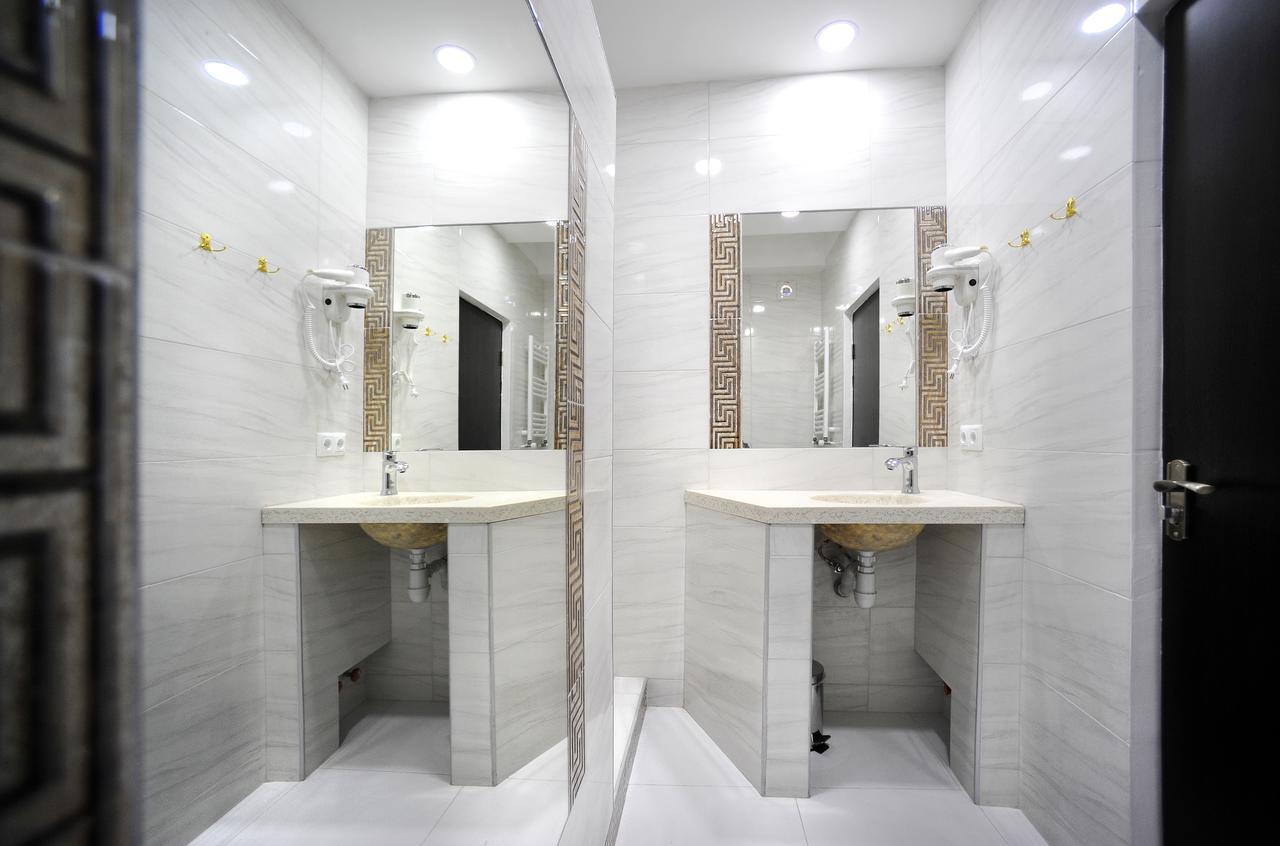 Rk City Hotel Tbilisi Buitenkant foto