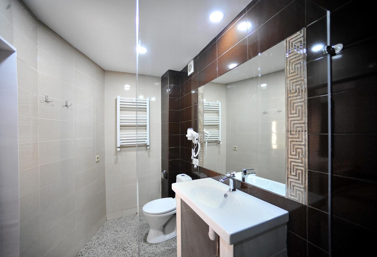 Rk City Hotel Tbilisi Buitenkant foto